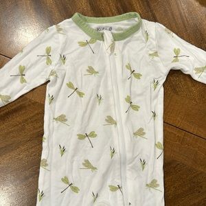 Kyte baby dragonfly sleeper. Size 3-6 months.Like new. No stains. Zipper closure